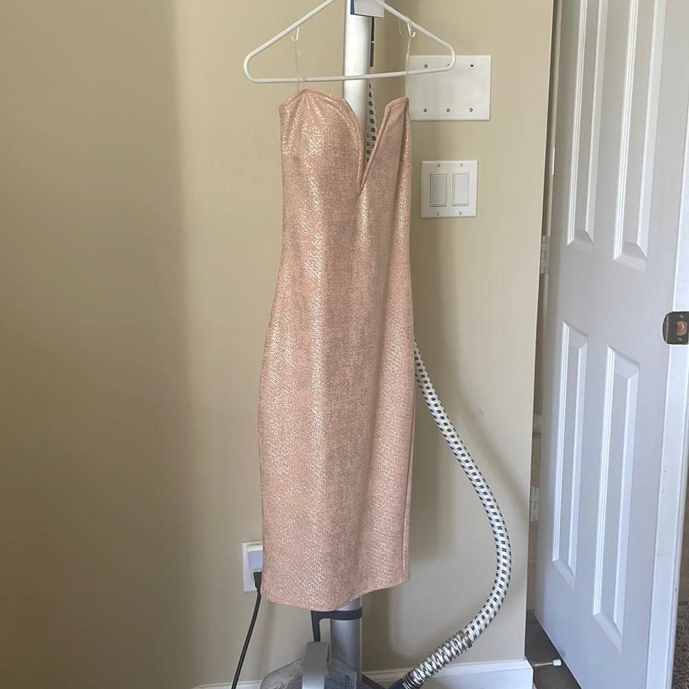 Sexy fitting dress. Wear to club or with a sheer shaw for classier look.